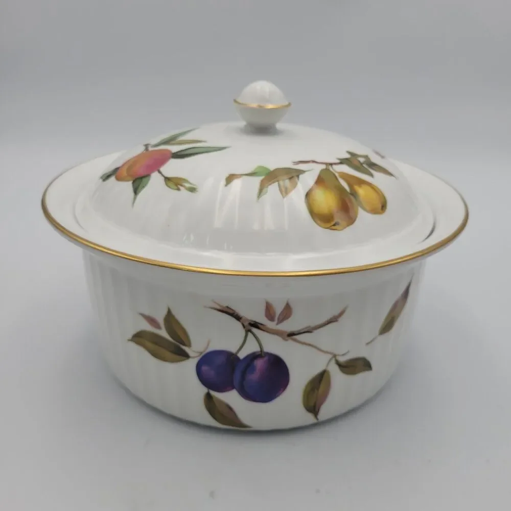 Royal Worcester Lidded Round Casserole 3 Quart Evesham w/Gold 1961 England